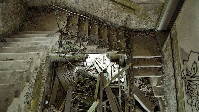 Illustration for article titled The Creepy World of Abandoned Asylums